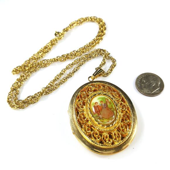 Ceramic Cameo Photo Locket Necklace, Filigree Gold Plated, 1960s Vintage Jewelry - Picture 3 of 10
